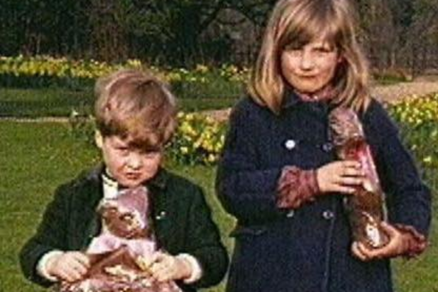 Ladi Diana as a child with ther younger brother chales